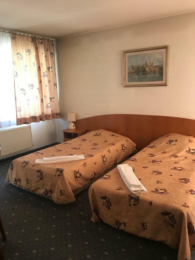 Family Hotel Odessa Sevlievo Extérieur photo